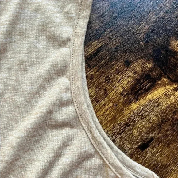 Sleeveless woman’s oatmeal color baby doll top. Size: L. - Picture 4 of 10